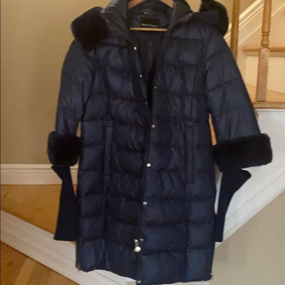 A Down Coat SZ medium - Picture 6 of 13